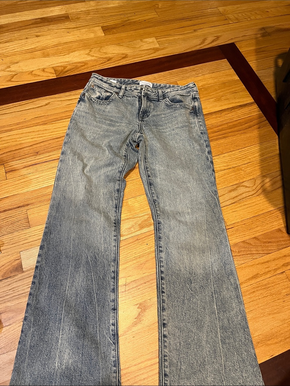 Women’s Light Wash Straight-Leg Jeans - Light Blue